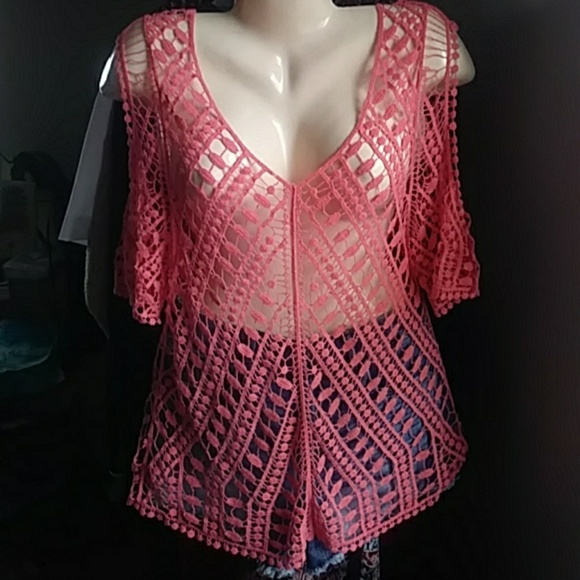 Daytrip Tops - Daytrip crochet cold shoulder overlay top